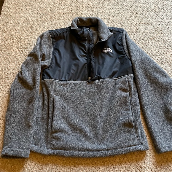 The North Face pullover jacket for boys. - Picture 2 of 5